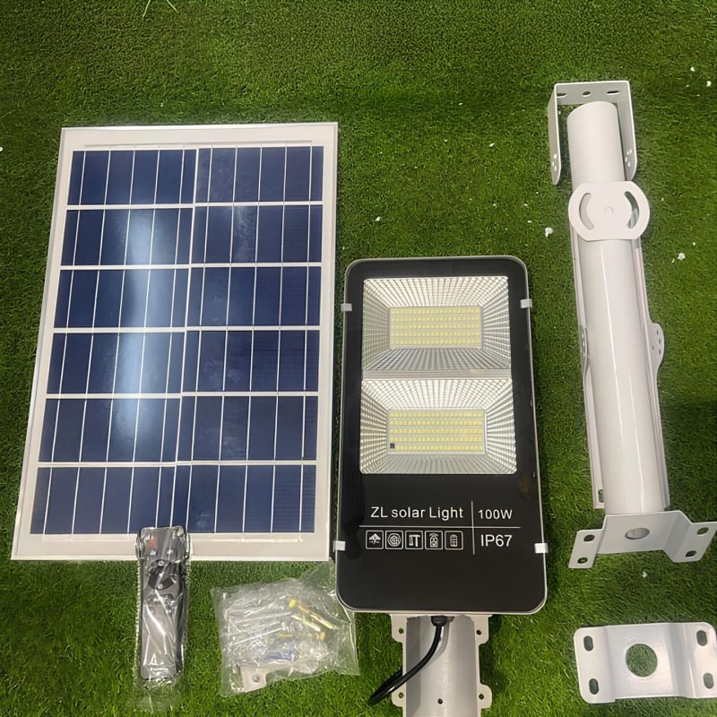 Đèn pha năng lượng mặt trời BC