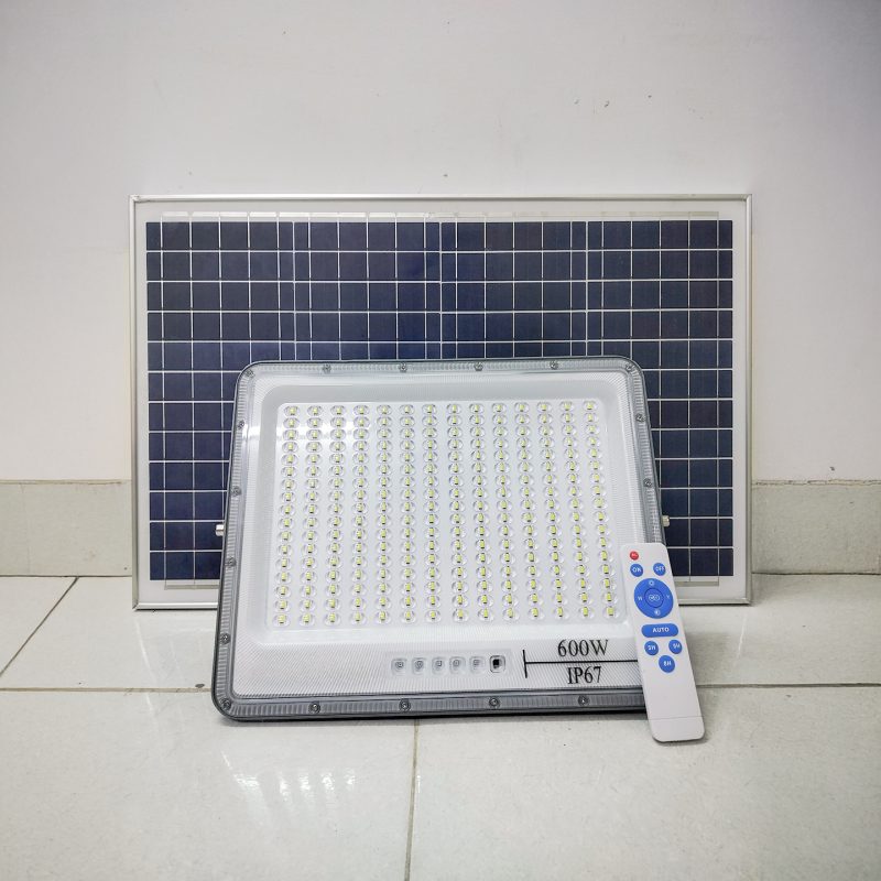 Đèn pha năng lượng mặt trời PM