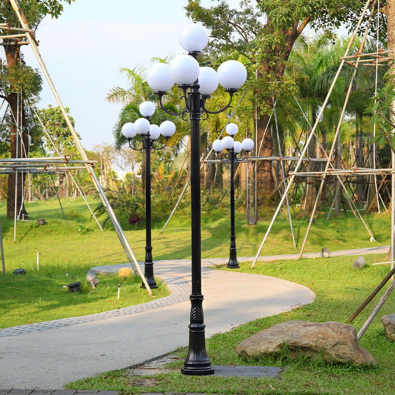 Cột đèn sân vườn tân cổ điển